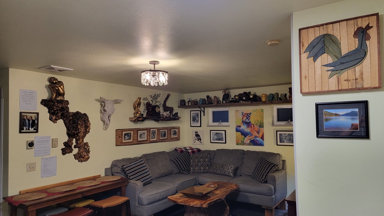Photo of Livingroom in Cougar
