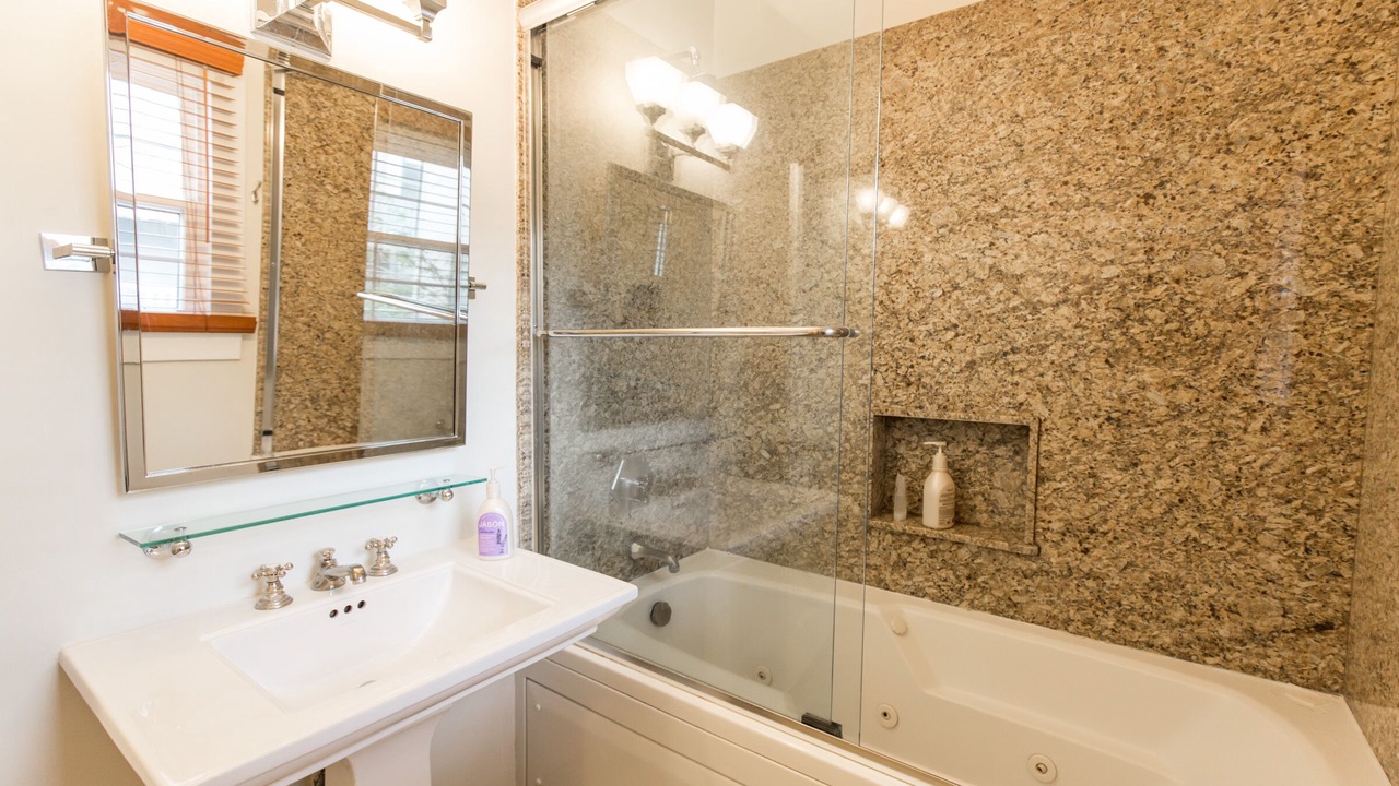 Photo of Bathroom in Beverly Grove