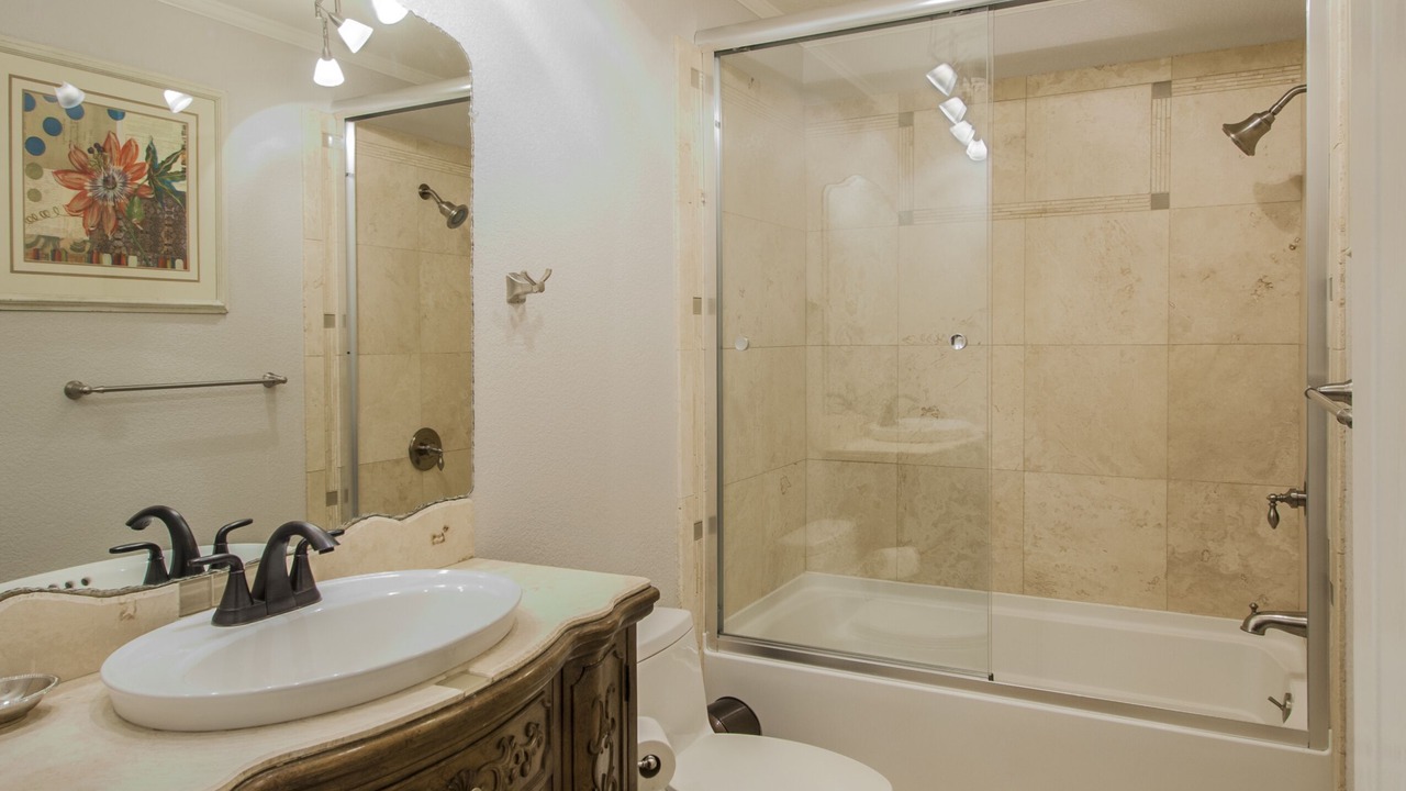 Photo of Bathroom in Canyon Gate