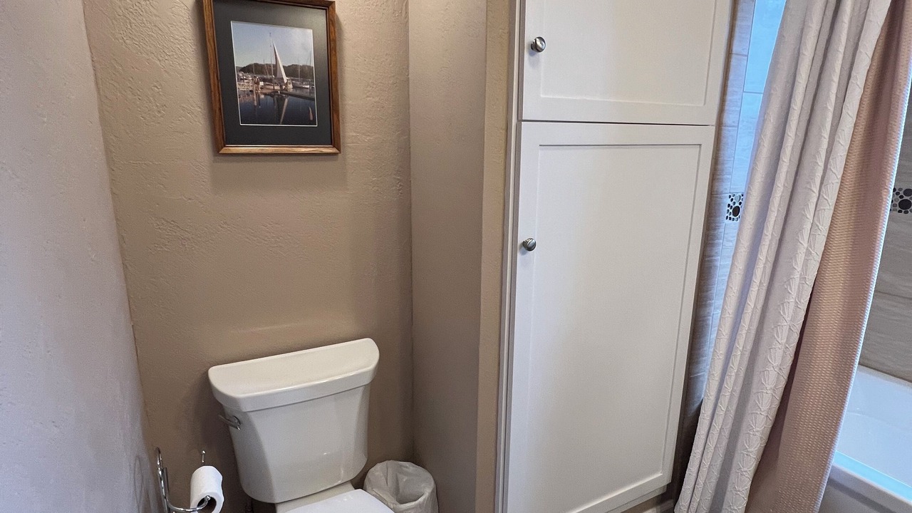 Photo of Bathroom in Coos Bay