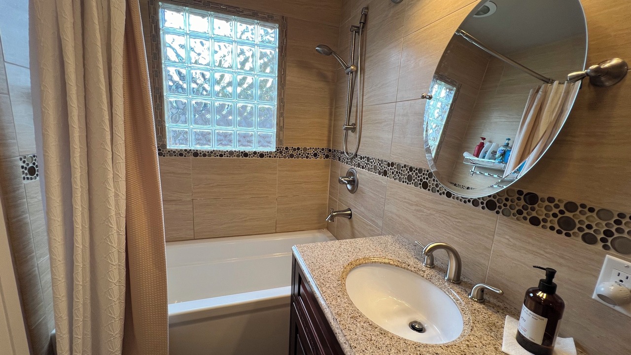 Photo of Bathroom in Coos Bay