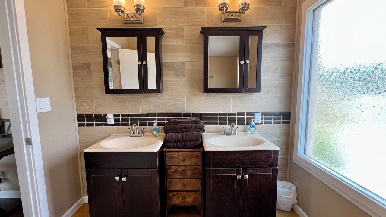 Photo of Bathroom in Coos Bay