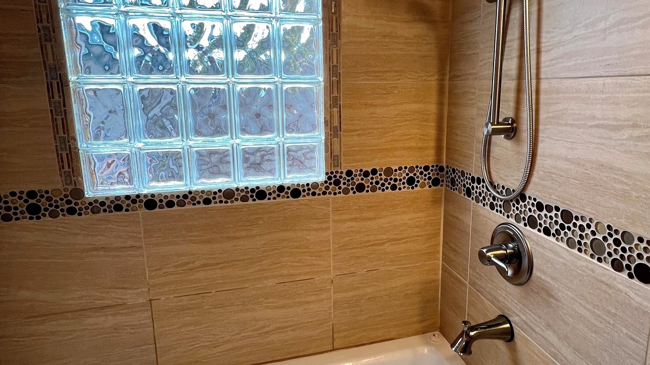 Photo of Bathroom in Coos Bay