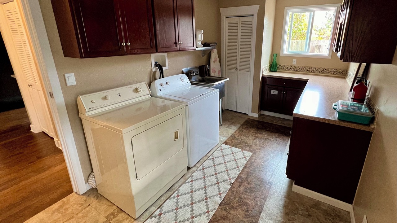 Photo of Bedroom in Coos Bay