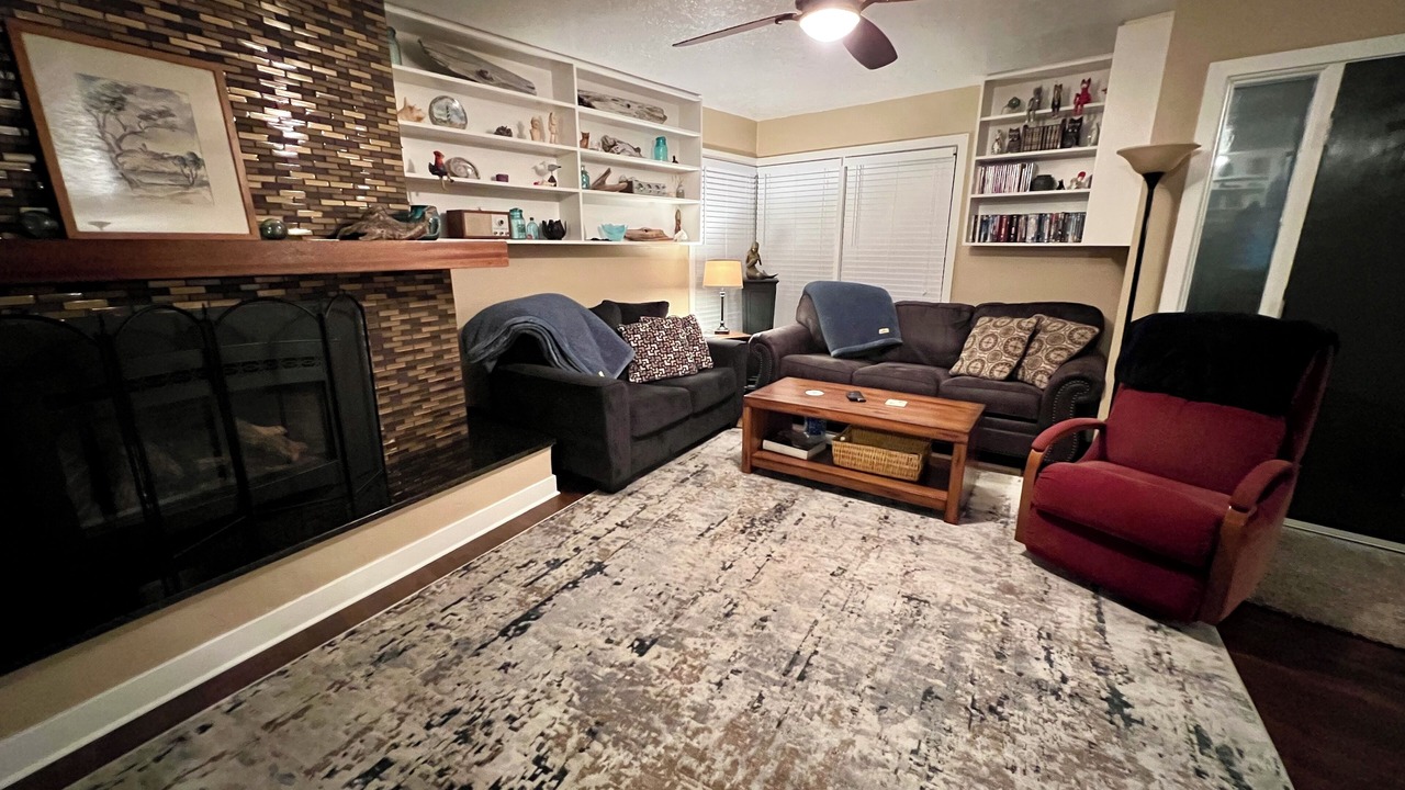 Photo of Livingroom in Coos Bay