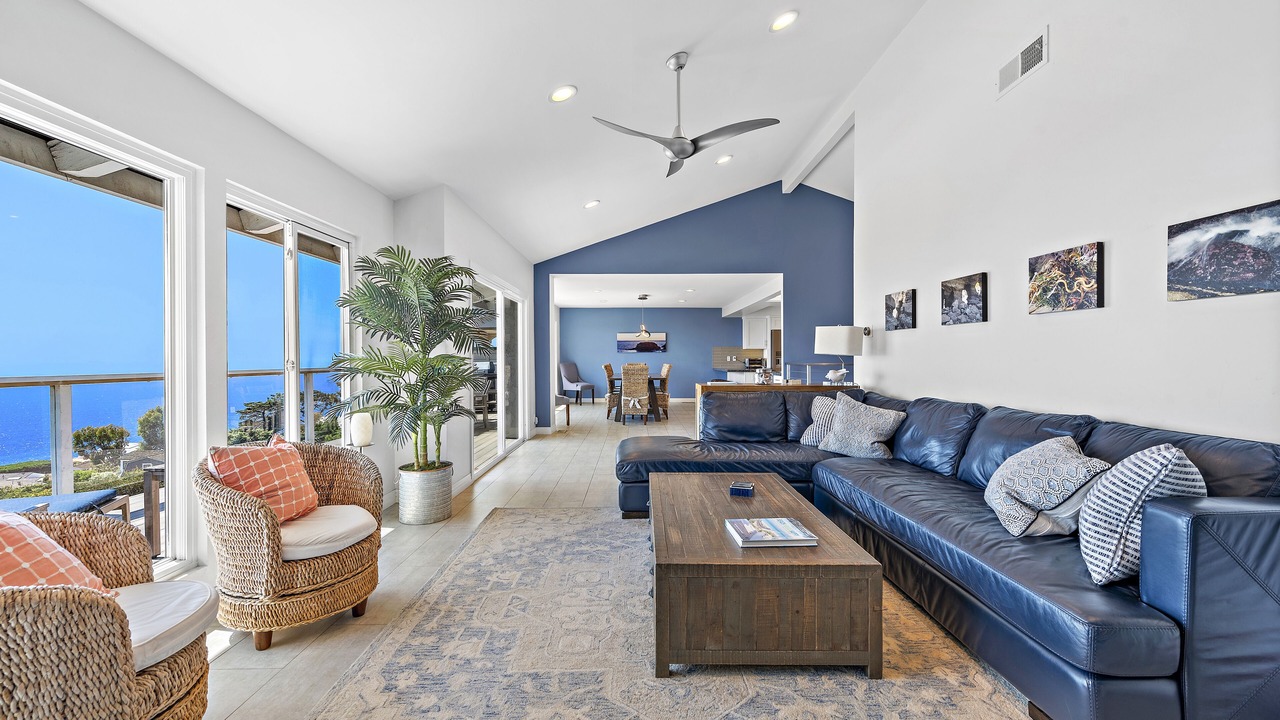 Photo of Livingroom in Three Arch Bay