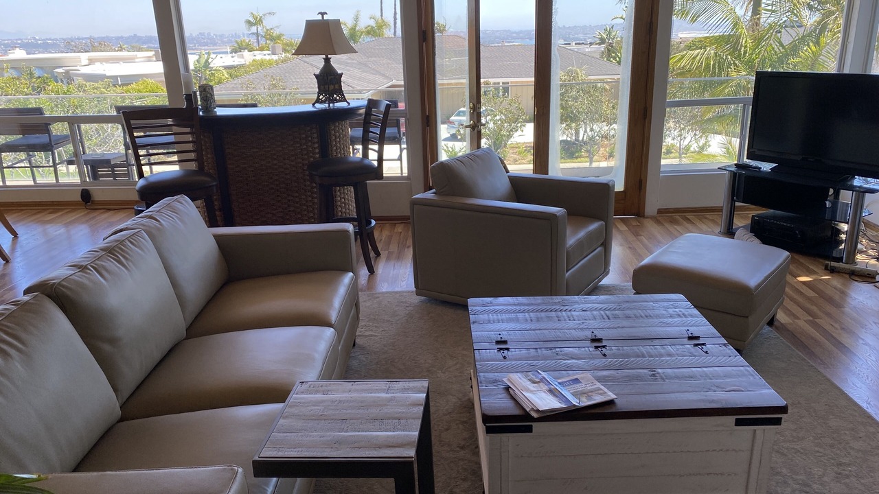 Photo of Livingroom in La Jolla Mesa