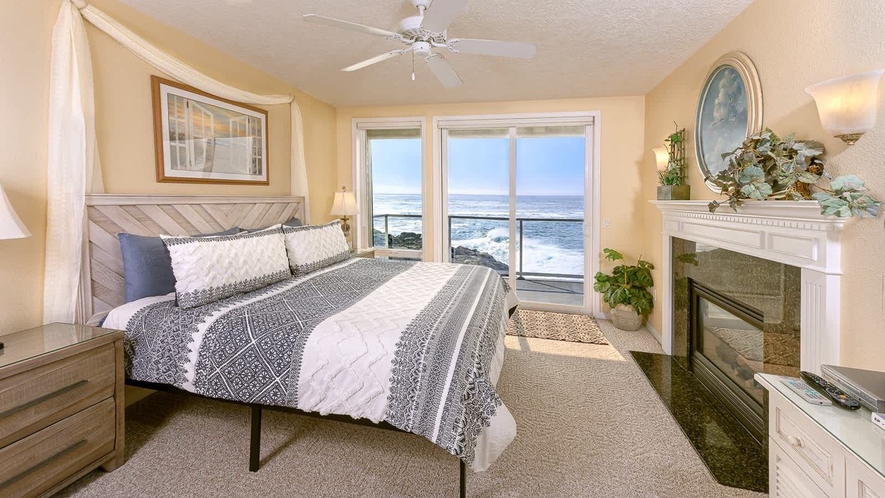 Photo of Bedroom in Depoe Bay