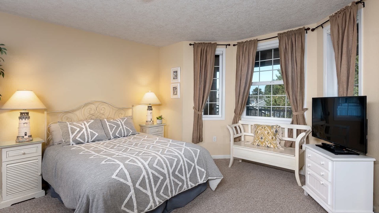Photo of Bedroom in Depoe Bay