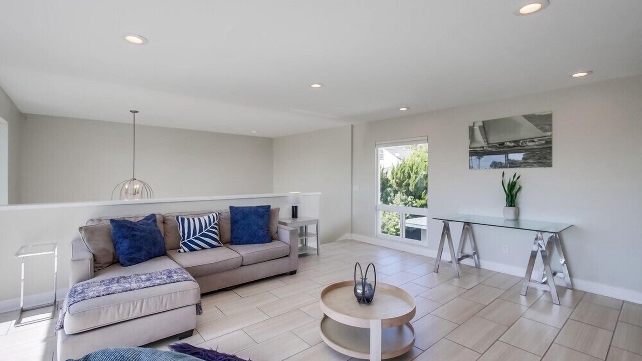 Photo of Livingroom in North Pacific Beach