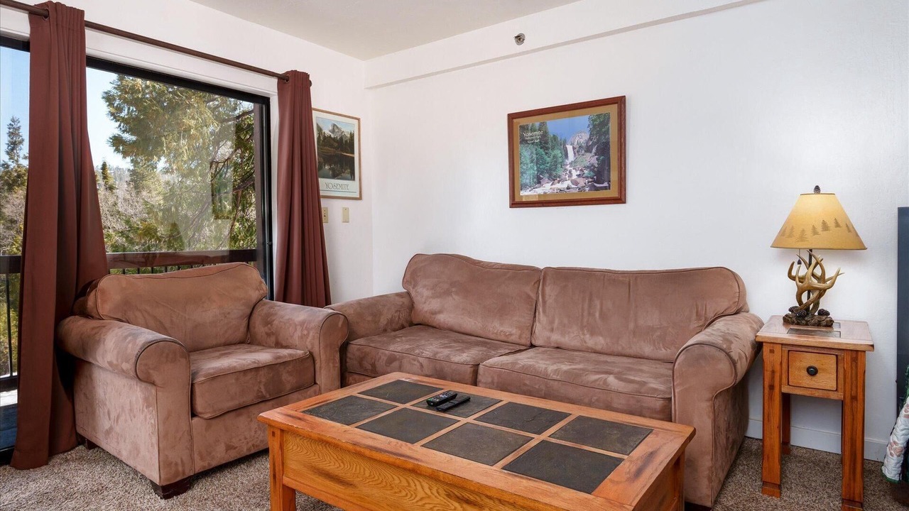 Photo of Livingroom in Yosemite West