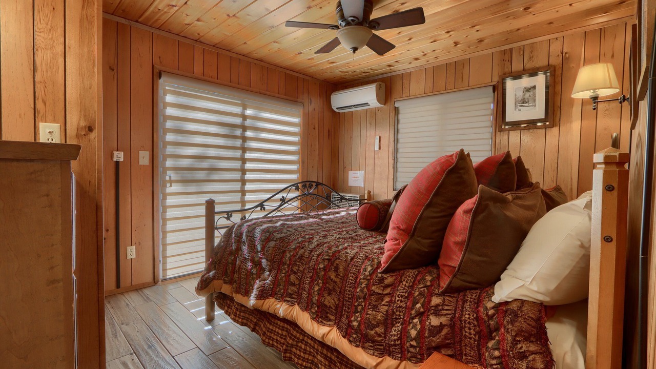 Photo of Bedroom in North Wawona