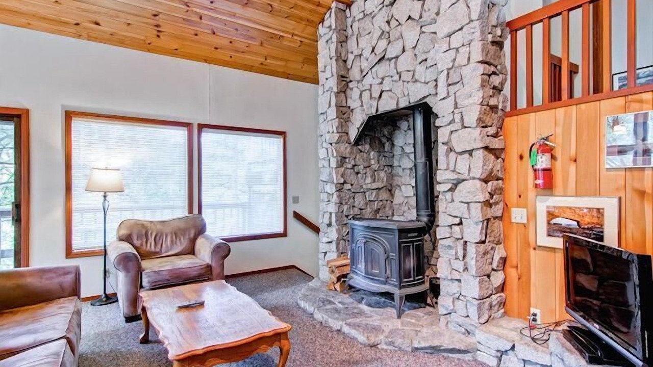 Photo of Livingroom in Yosemite West