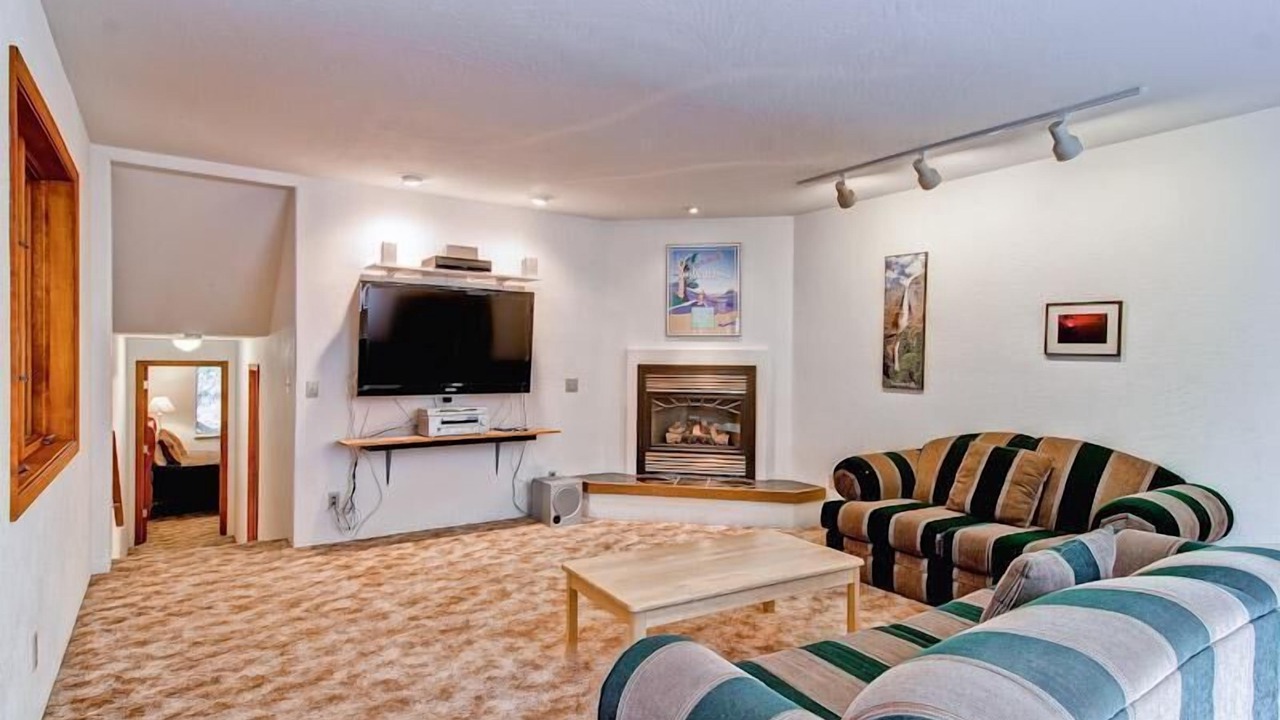 Photo of Livingroom in Yosemite West