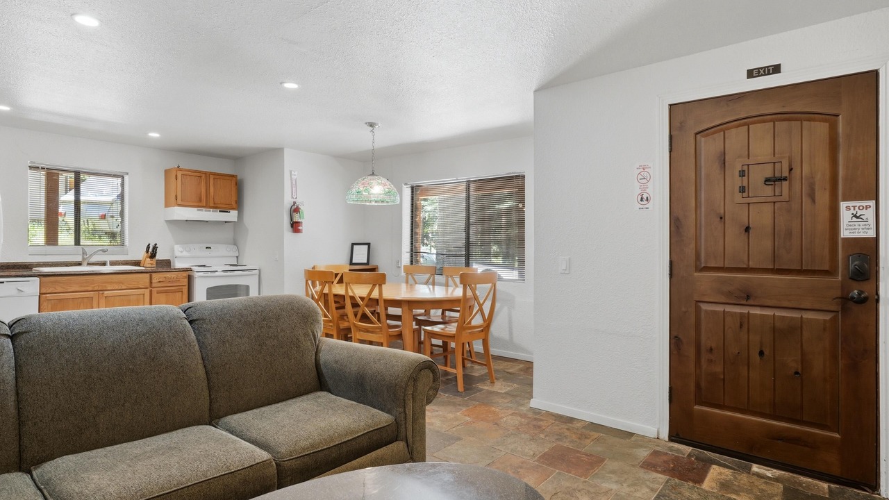 Photo of Livingroom in Yosemite West