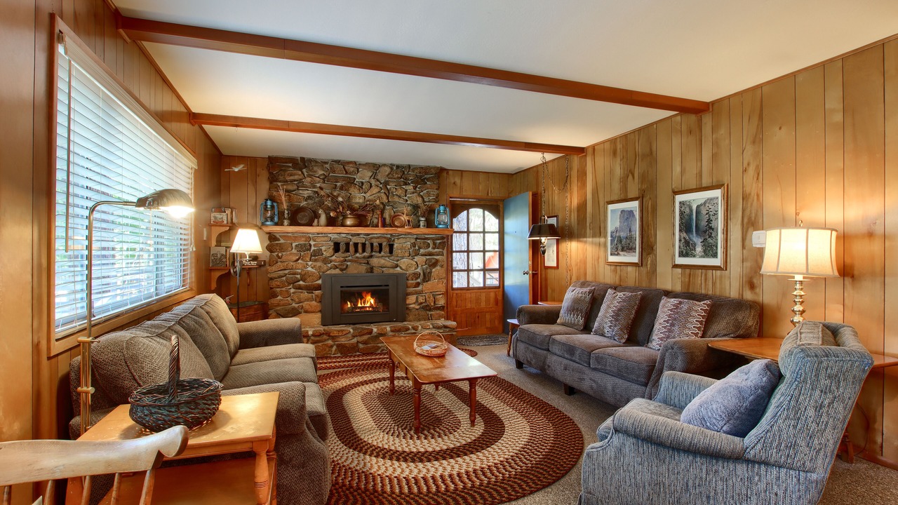 Photo of Livingroom in North Wawona