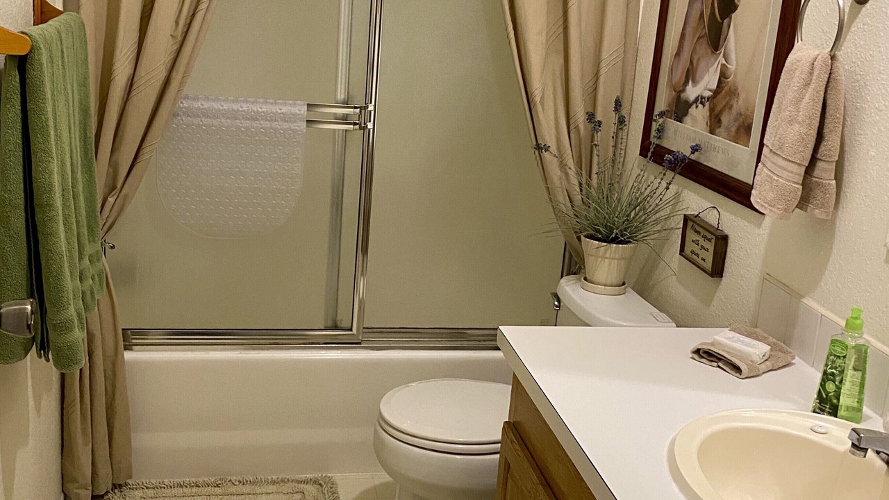 Photo of Bathroom in Coos Bay