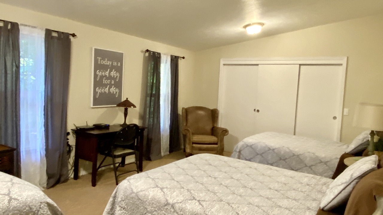 Photo of Bedroom in Coos Bay