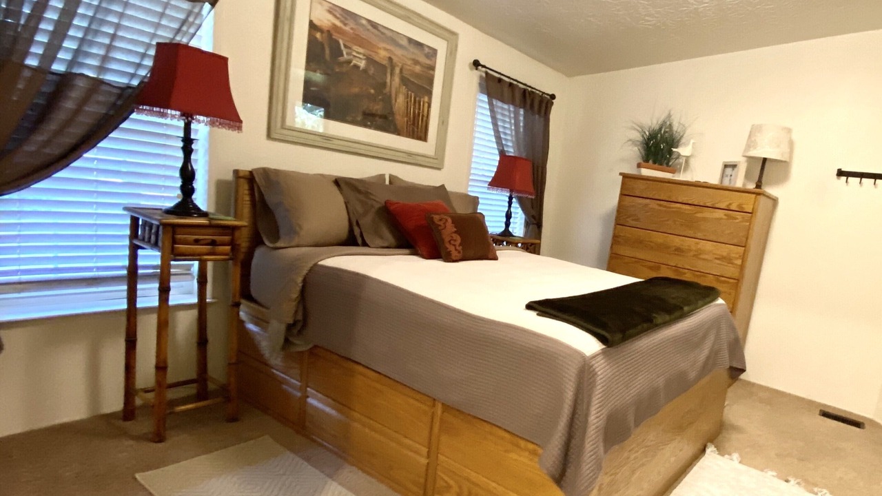 Photo of Bedroom in Coos Bay