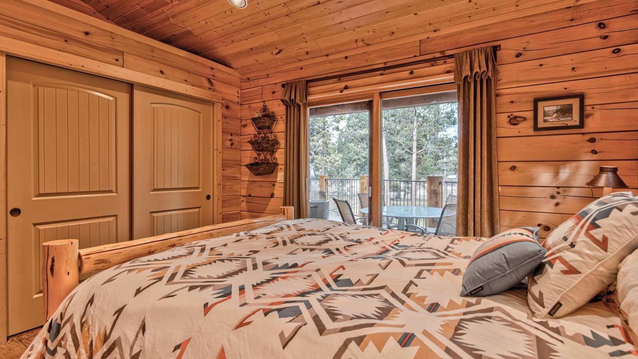 Photo of Bedroom in Oregon Water Wonderland