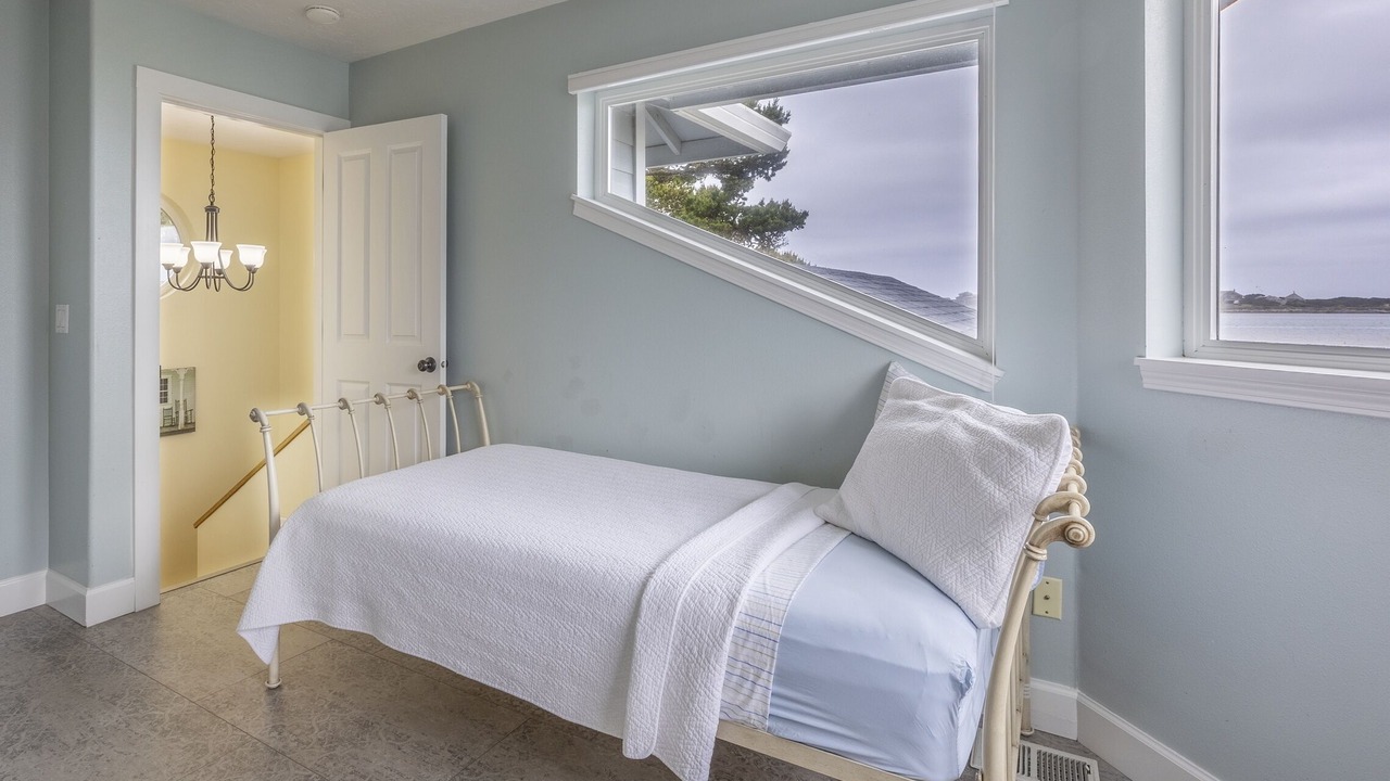 Photo of Bedroom in Lincoln City