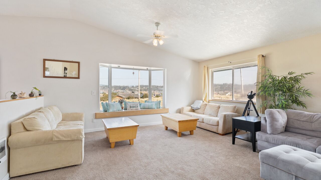 Photo of Livingroom in Bayshore