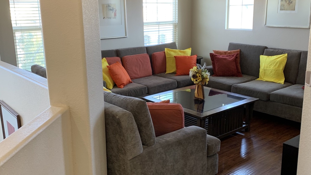 Photo of Livingroom in Enterprise