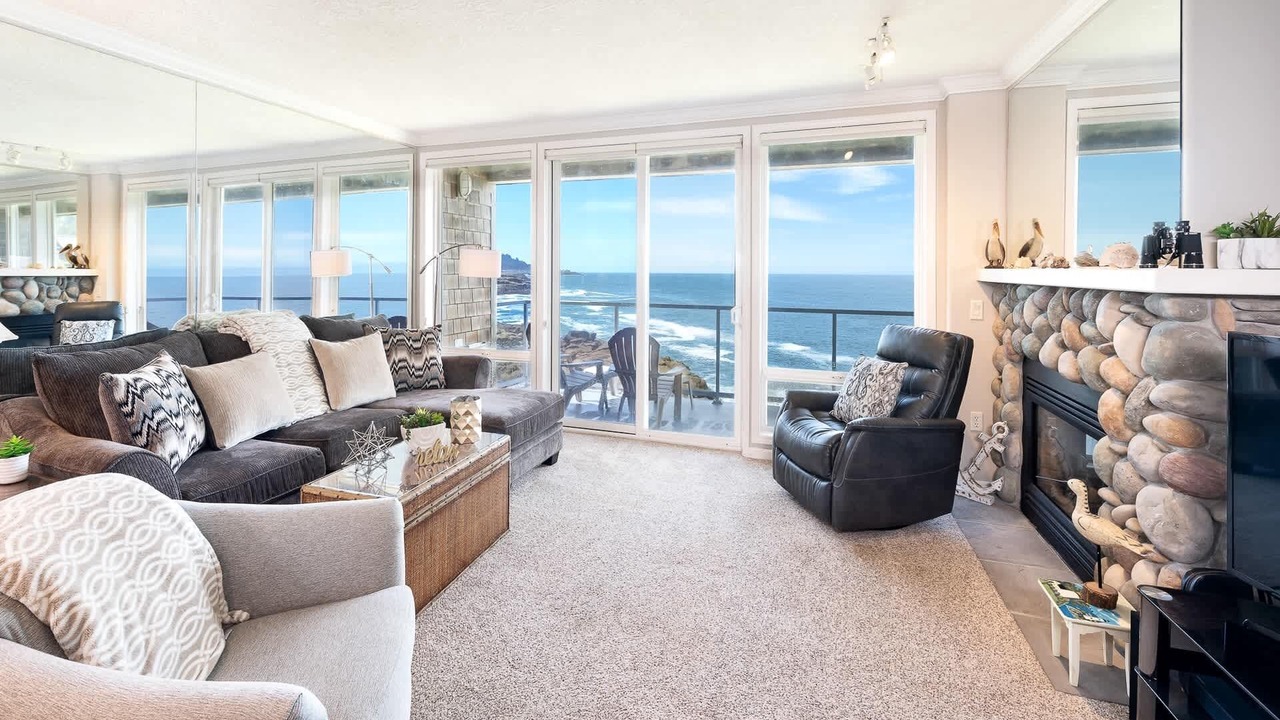 Photo of Livingroom in Depoe Bay