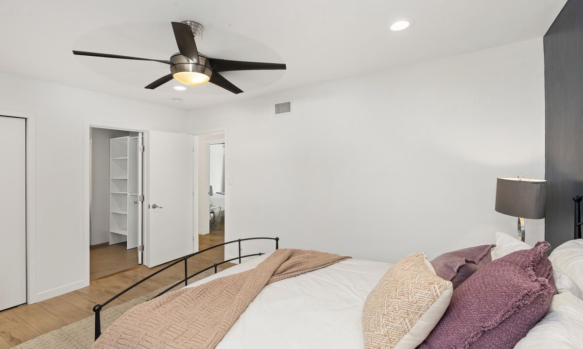 Photo of Bedroom in La Jolla Mesa