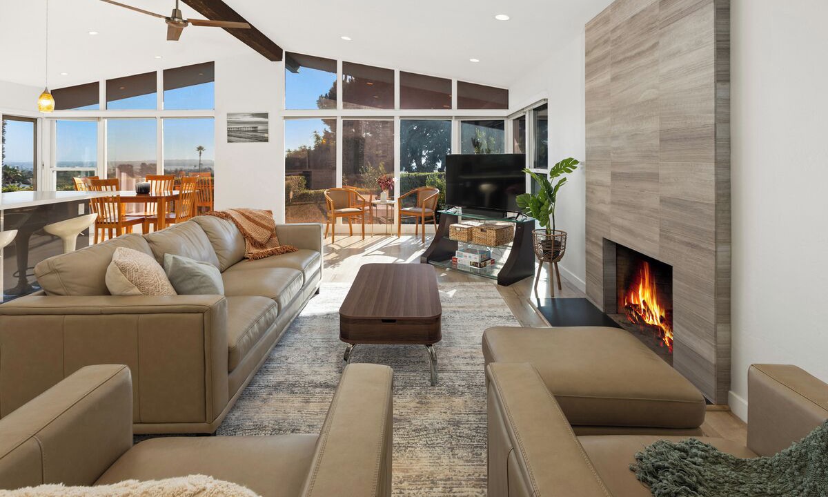 Photo of Livingroom in La Jolla Mesa