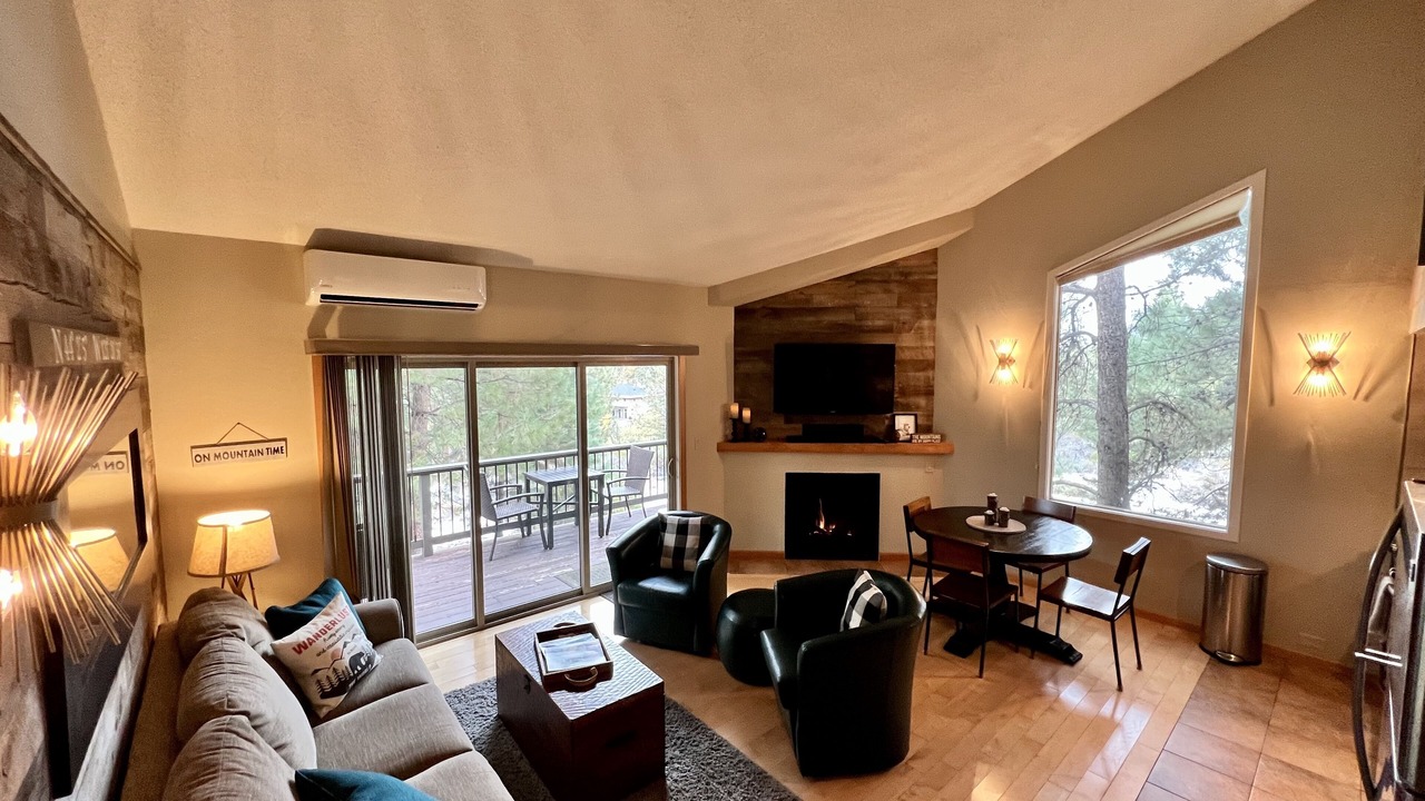 Photo of Livingroom in Century West