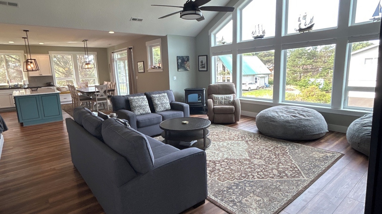 Photo of Livingroom in Rockaway Beach