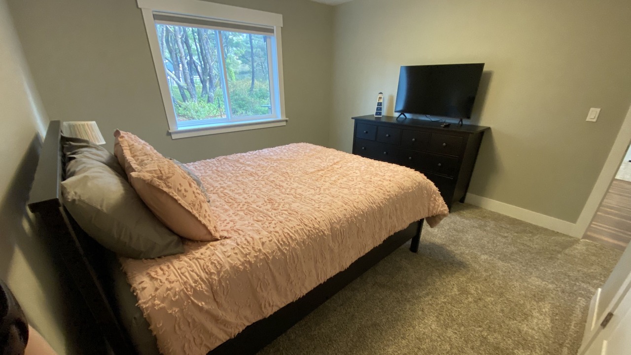 Photo of Bedroom in Rockaway Beach