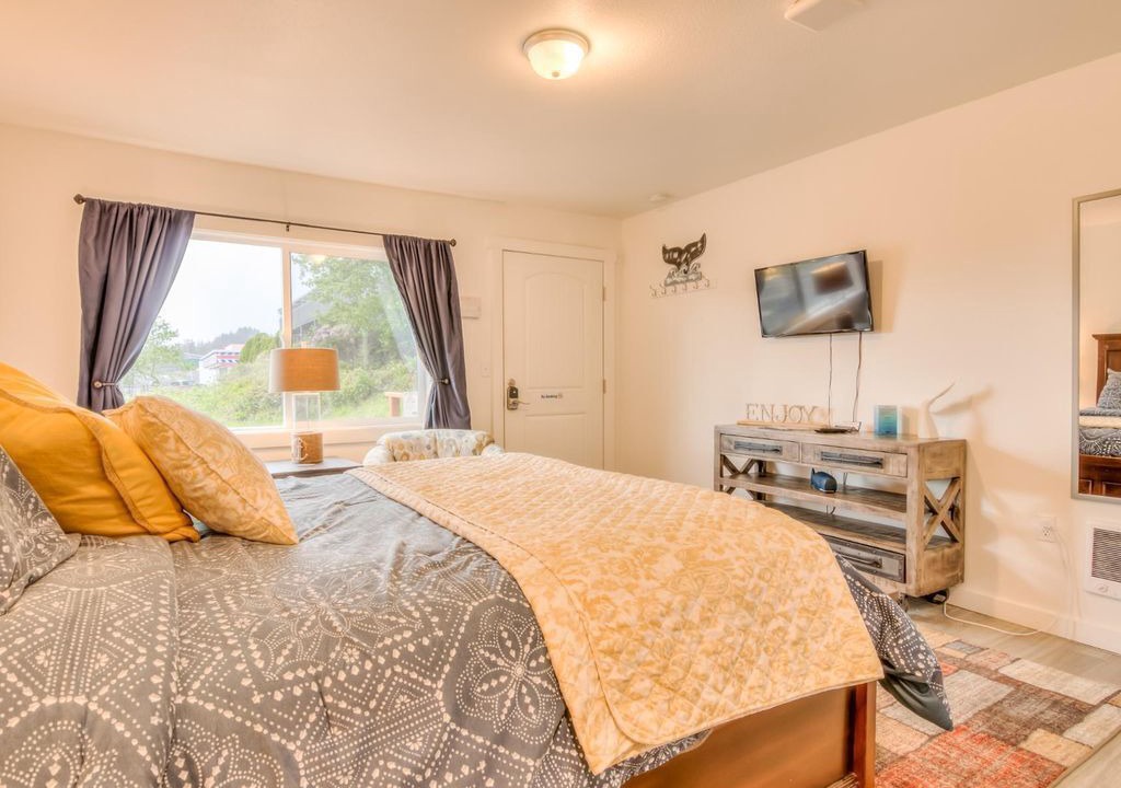 Photo of Bedroom in Depoe Bay