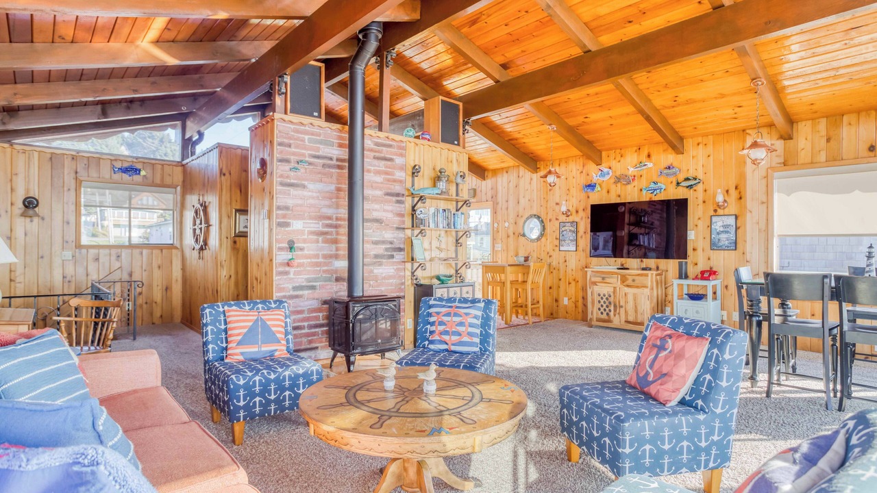 Photo of Livingroom in Roads End