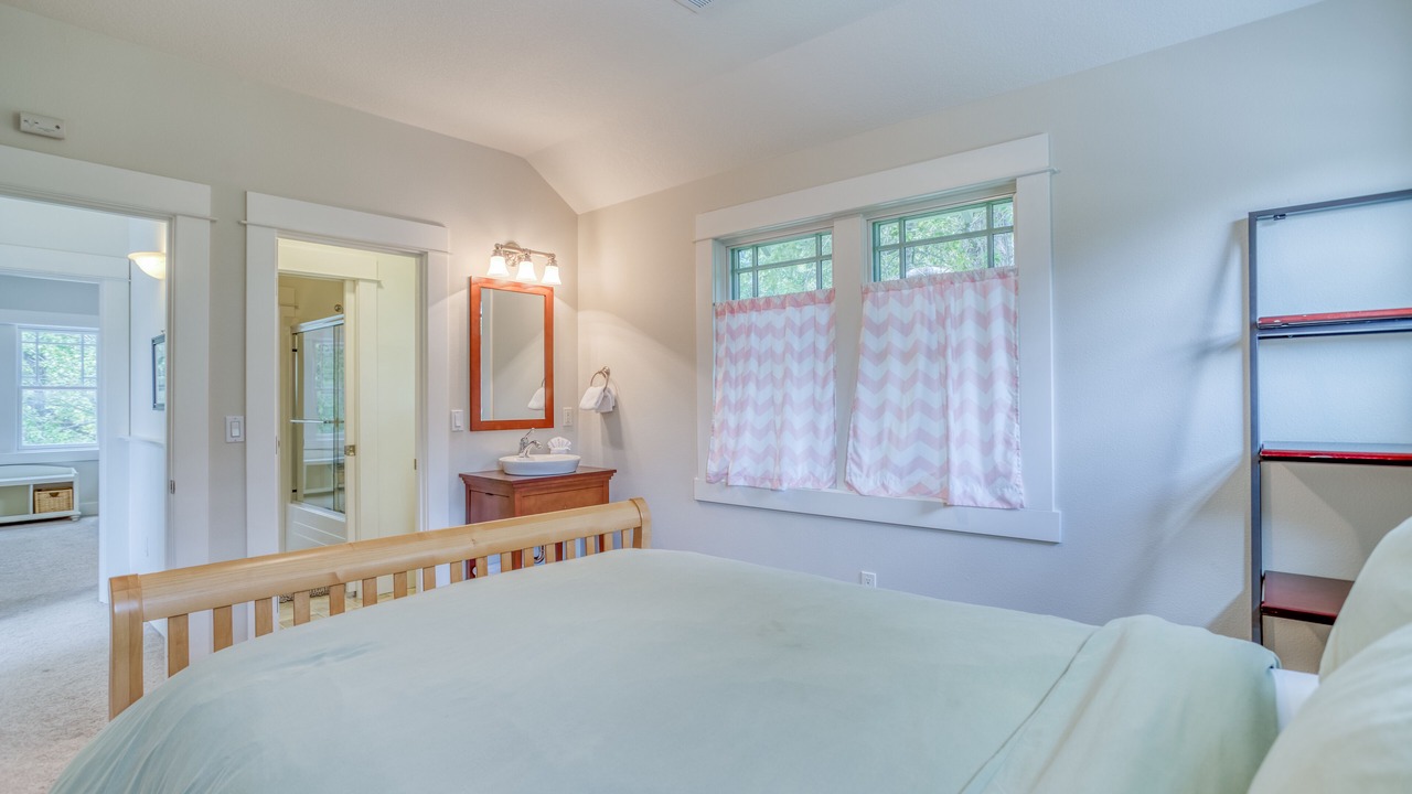 Photo of Bathroom in Gearhart