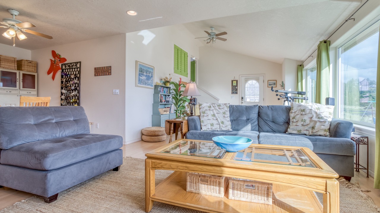 Photo of Livingroom in Bayshore