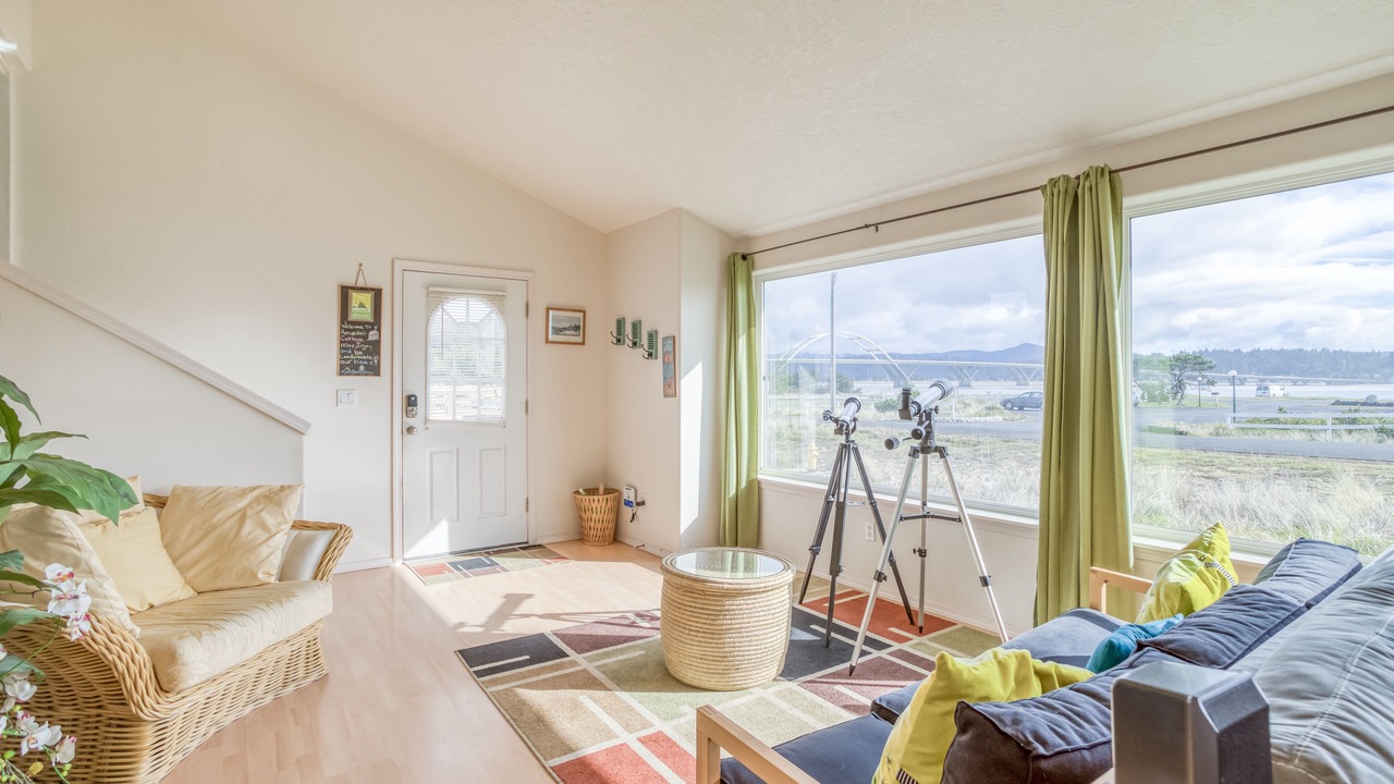 Photo of Livingroom in Bayshore