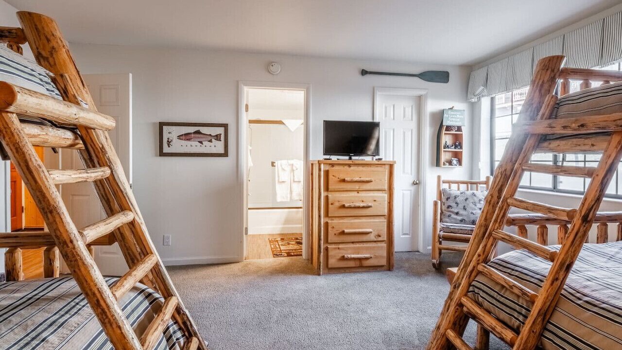Photo of Bedroom in June Lake