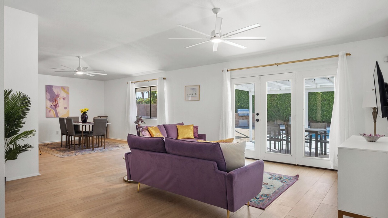 Photo of Livingroom in Desert Park Estates