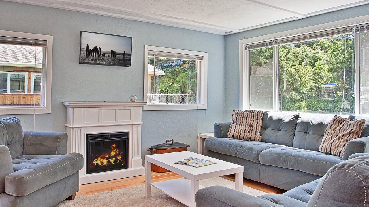Photo of Livingroom in Oyehut-Hogans Corner