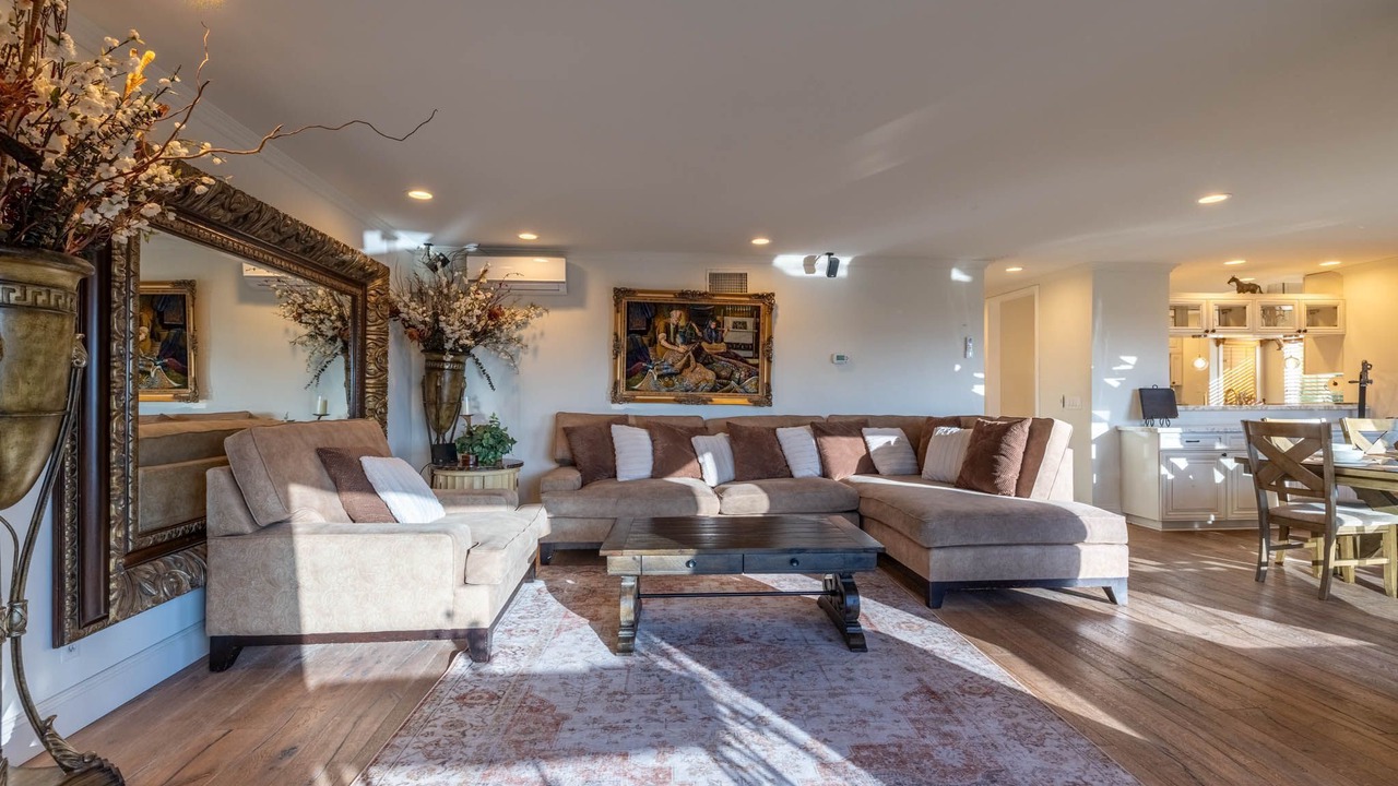 Photo of Livingroom in Bay Park
