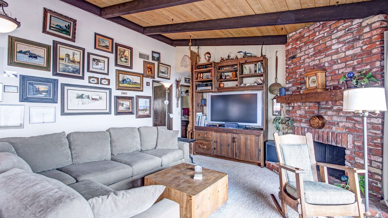 Photo of Livingroom in Cardiff-by-the-Sea