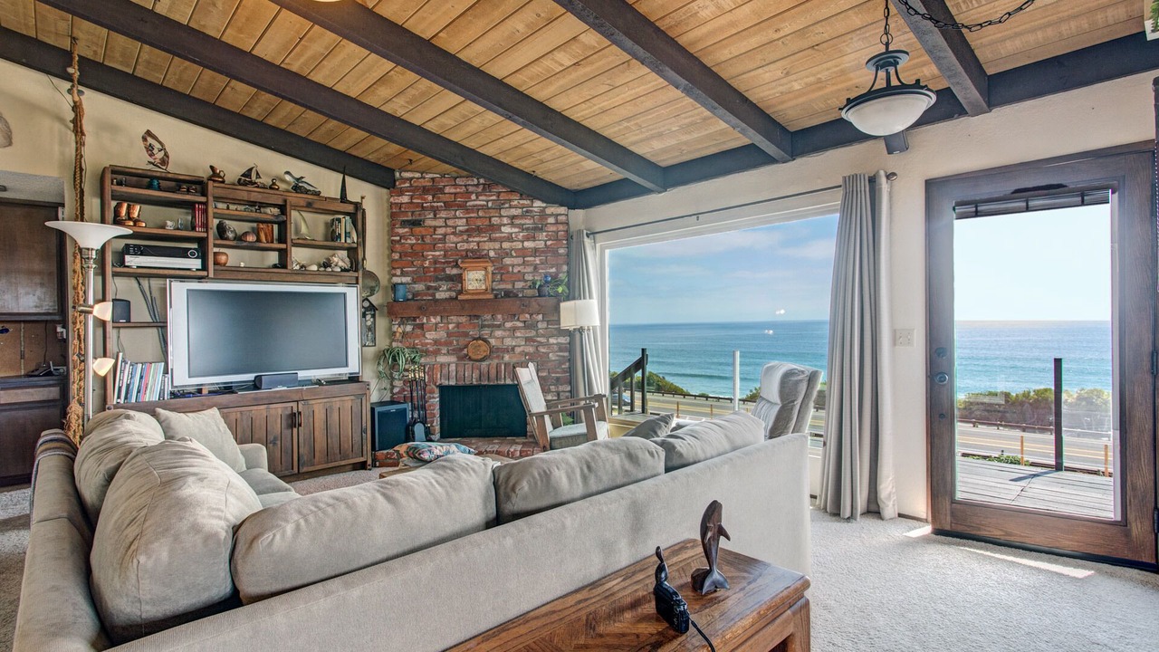 Photo of Bedroom in Cardiff-by-the-Sea