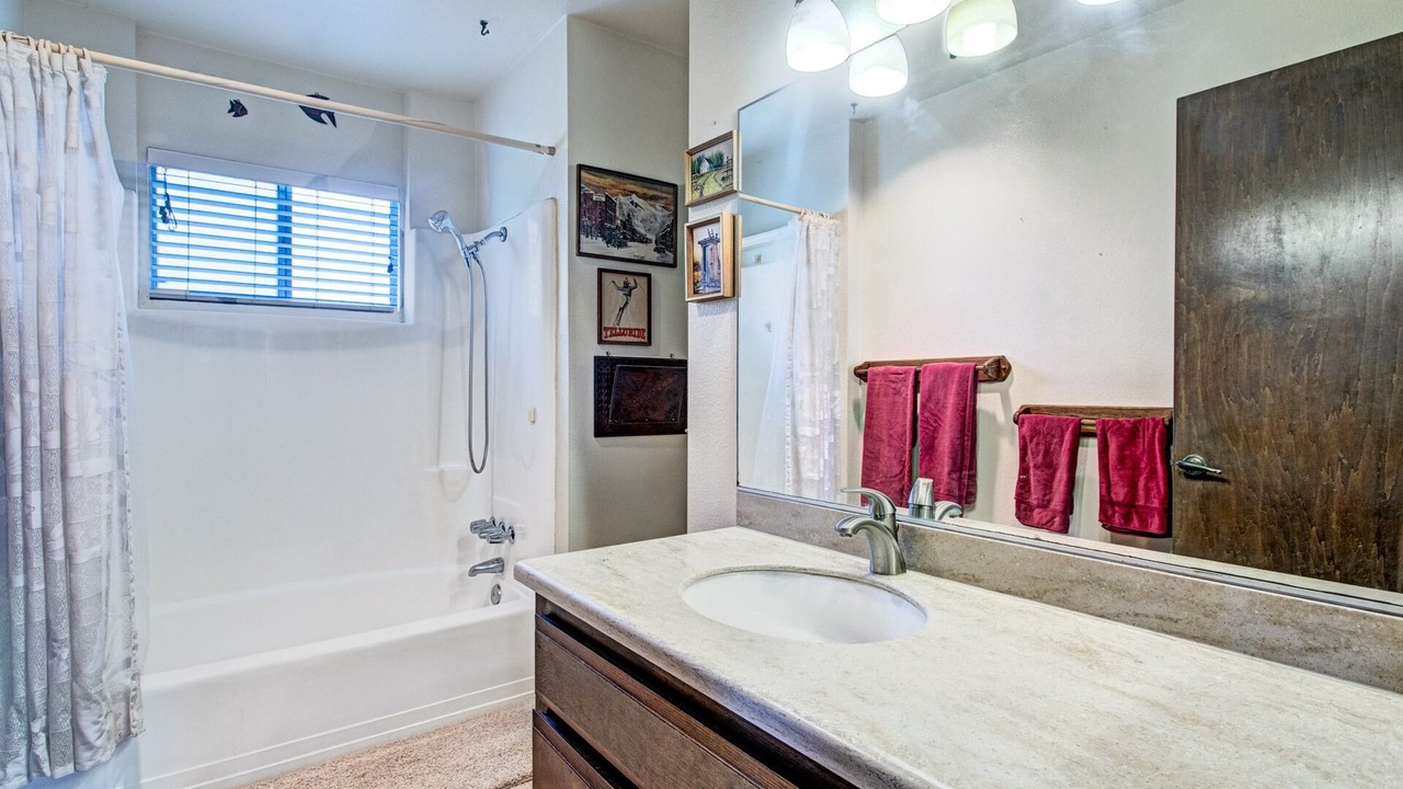 Photo of Bathroom in Cardiff-by-the-Sea