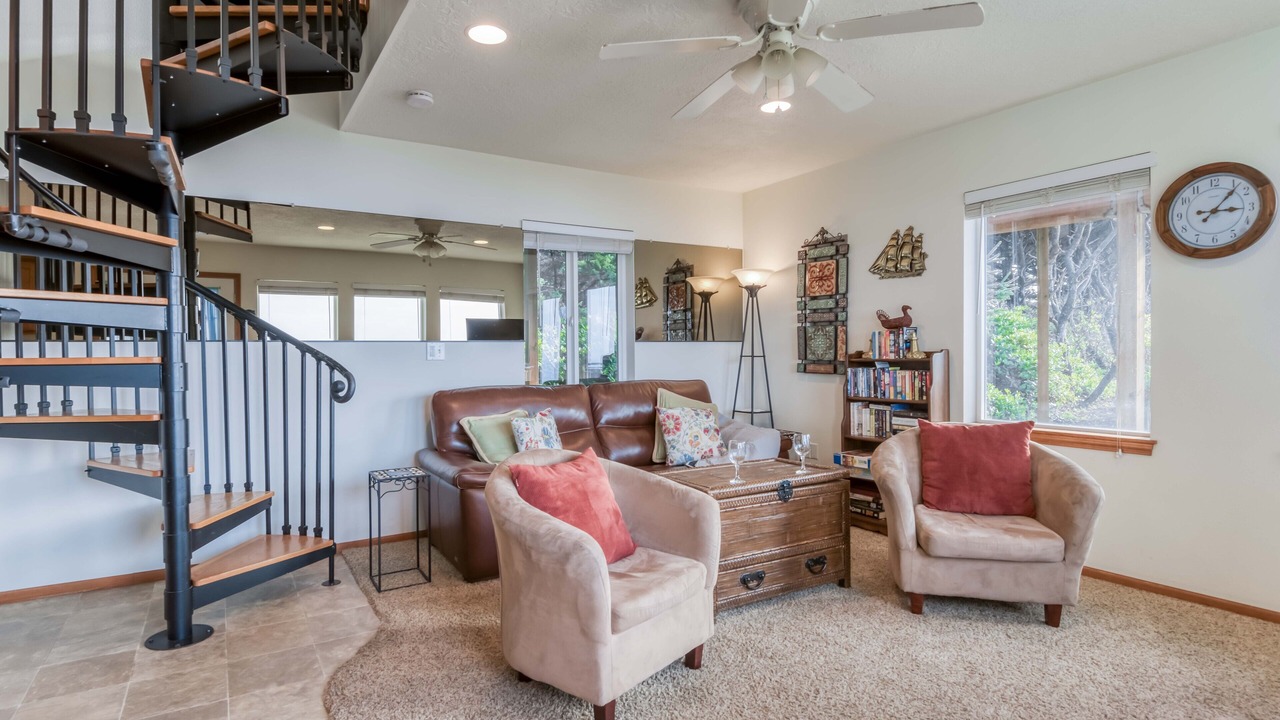 Photo of Livingroom in Beverly Beach