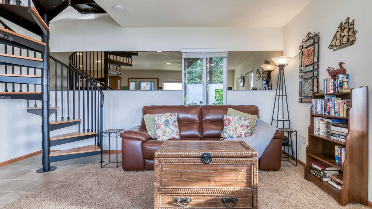 Photo of Livingroom in Beverly Beach