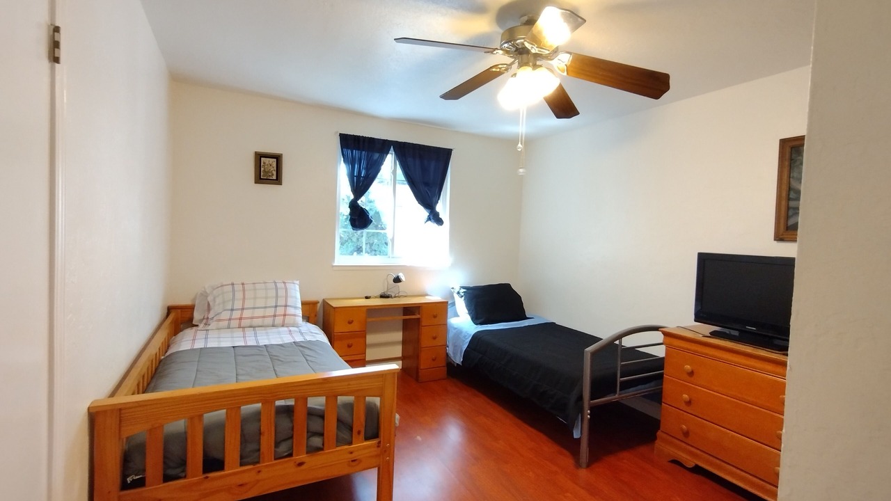 Photo of Bedroom in Oakland