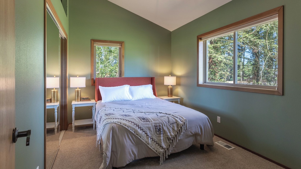Photo of Bedroom in Newberg