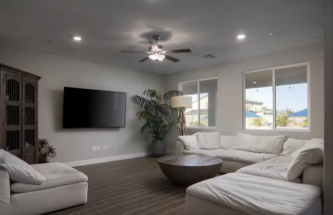 Photo of Livingroom in Enterprise